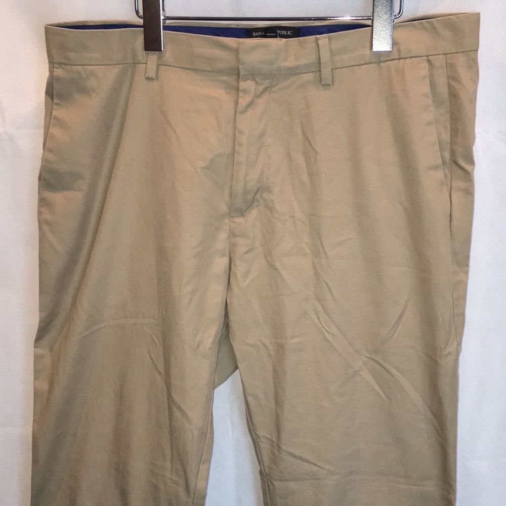 Banana Republic Men’s Non-Iron Tailored Slim Fit Khaki Pants | Size 35x32